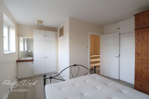 3 bedroom townhouse to rent, Coleraine Road, LONDON