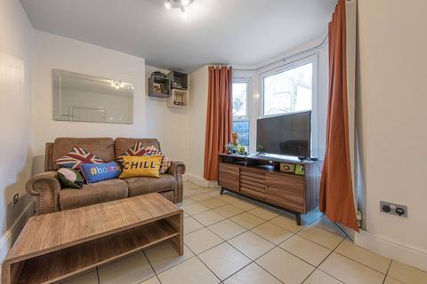1 bedroom flat for sale, Beaconsfield Road, Friern Barnet, London, N11