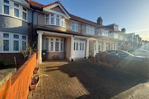 3 bedroom end of terrace house for sale, Ash Grove, Hounslow TW5