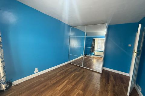 3 bedroom end of terrace house for sale, Ash Grove, Hounslow TW5