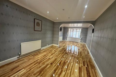 3 bedroom end of terrace house for sale, Ash Grove, Hounslow TW5