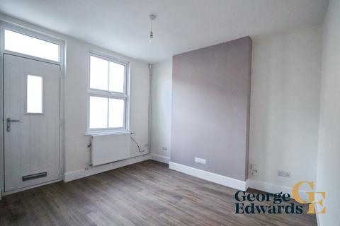 2 bedroom end of terrace house to rent, Stanhope Road, Swadlincote, DE11 9BQ.