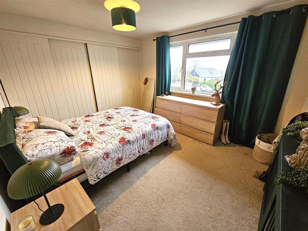Bedroom 1.jpg