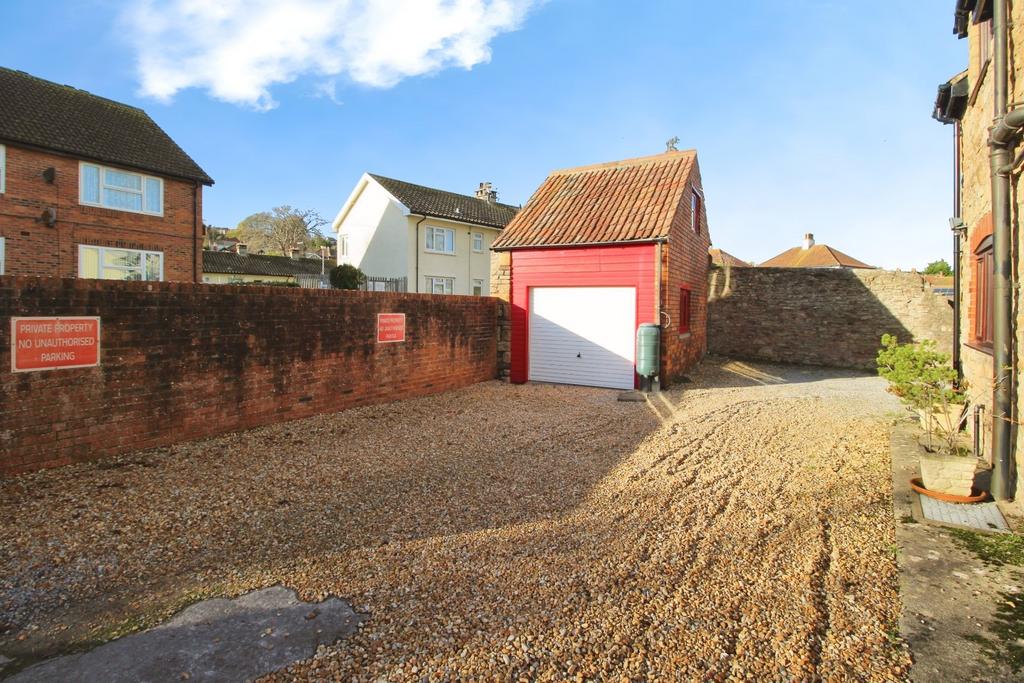 Garage/Driveway
