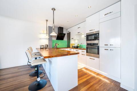 Ensign Street, Tower Hill, London, E1