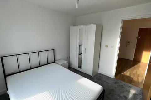 2 bedroom apartment to rent, Quadrant Crt, Empire Way