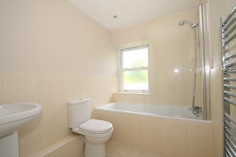 Studio to rent, Claremont Court, Woking GU21