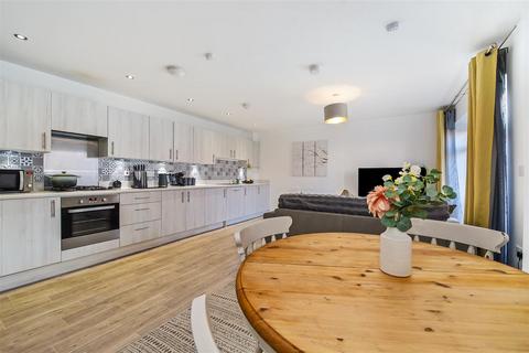 2 bedroom flat for sale, Brocade Road, Andover