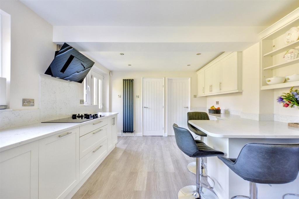 Kitchen 2.jpeg