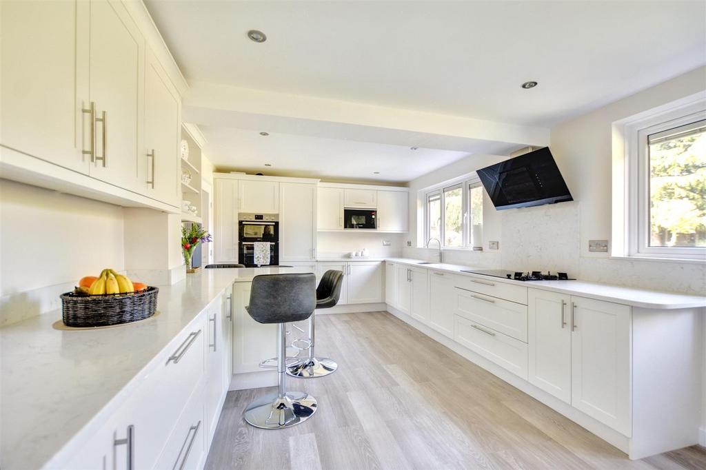 Kitchen 4.jpeg