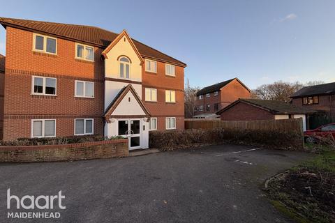 2 bedroom apartment to rent, Littlebrook Avenue, Slough