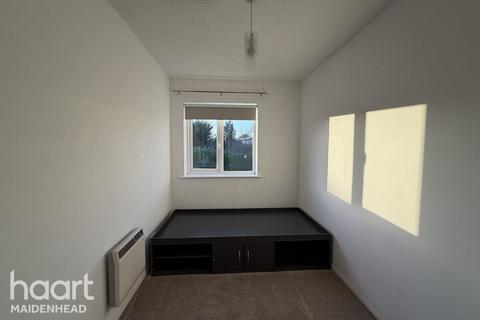 2 bedroom apartment to rent, Littlebrook Avenue, Slough