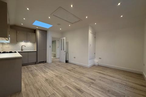 1 bedroom apartment to rent, Chesterfield Road, Ashford, Surrey, TW15