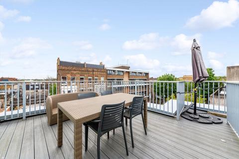 3 bedroom terraced house for sale, Avery Walk, Battersea SW11
