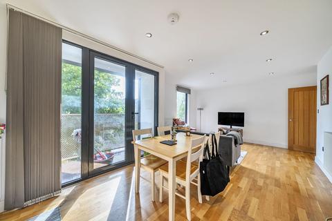 1 bedroom flat to rent, Giffin Street, Market House, SE8