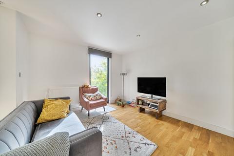 1 bedroom flat to rent, Giffin Street, Market House, SE8