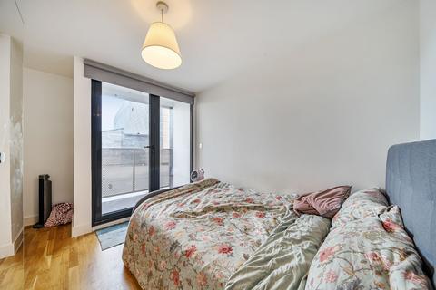 1 bedroom flat to rent, Giffin Street, Market House, SE8
