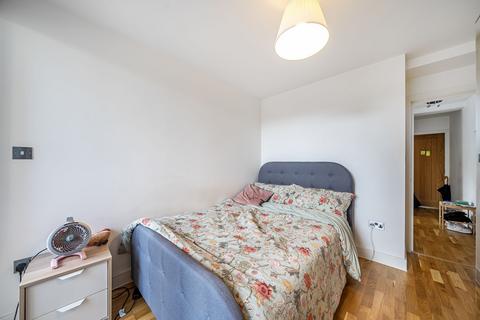 1 bedroom flat to rent, Giffin Street, Market House, SE8