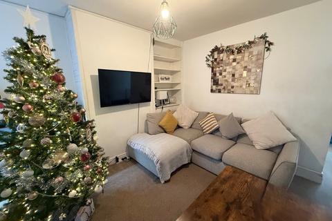 2 bedroom terraced house to rent, Albany Road, Southampton SO15