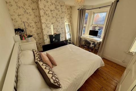 2 bedroom terraced house to rent, Albany Road, Southampton SO15