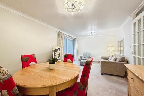 2 bedroom flat for sale, Sandgate High Street, Sandgate