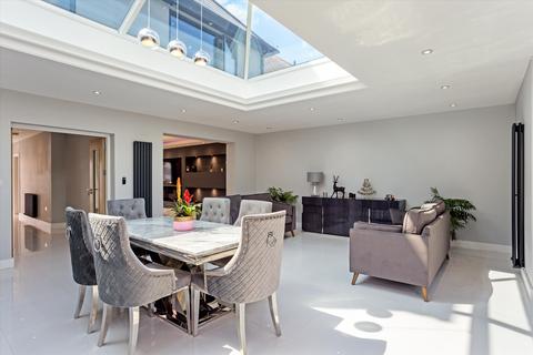 4 bedroom detached house to rent, Derwent Avenue, London, SW15