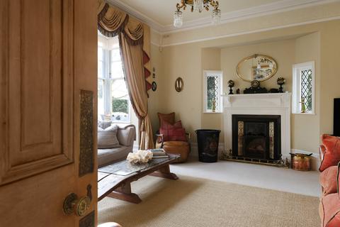 4 bedroom detached house for sale, Chapel Road, Smallfield, Horley, Surrey, RH6