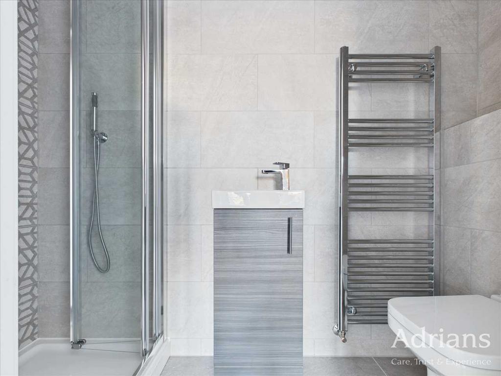 En suite shower