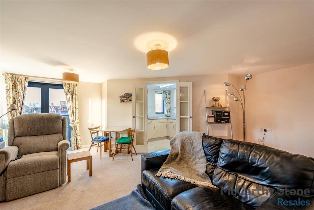 8674139-interior09.jpg