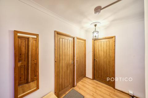 3 bedroom house to rent, Pakington House, Stockwell Gardens Estate, SW9