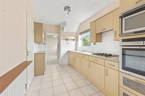 undefined, Centre Drive, Epping