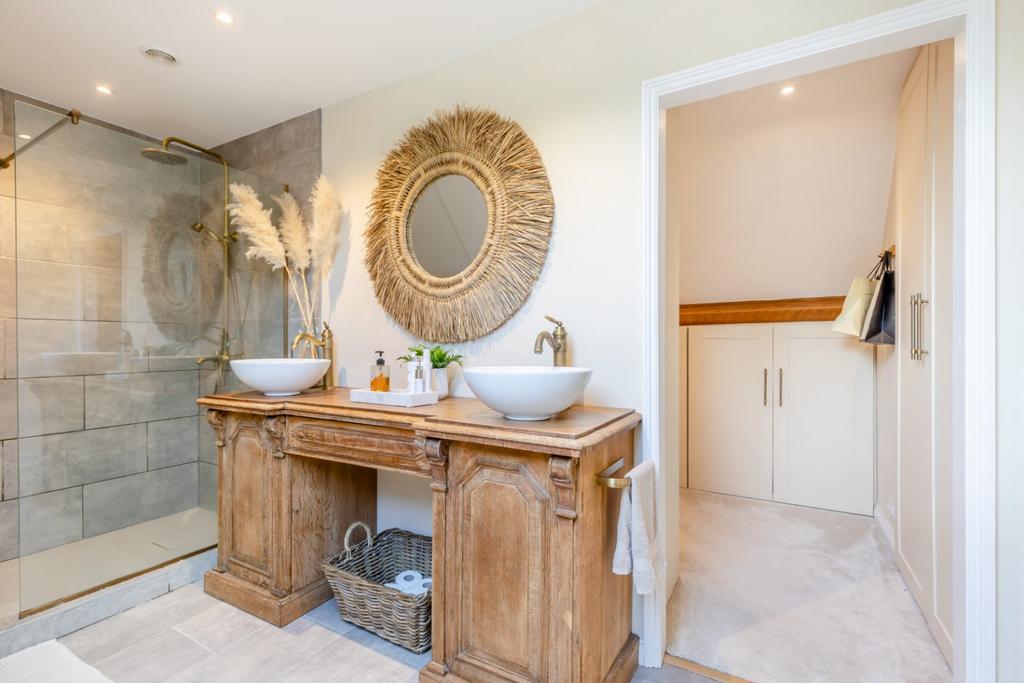 Main Bed En Suite