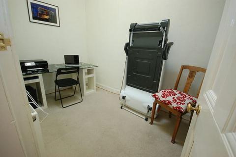 2 bedroom flat to rent, 1031L Lorne Street, Edinburgh, EH6 8QG