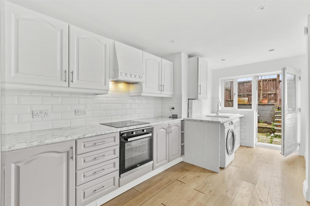 238 Hithercroft Rd, HP13 5 RG-9.jpg