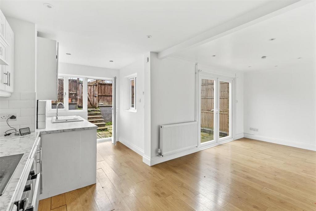 238 Hithercroft Rd, HP13 5 RG-10.jpg