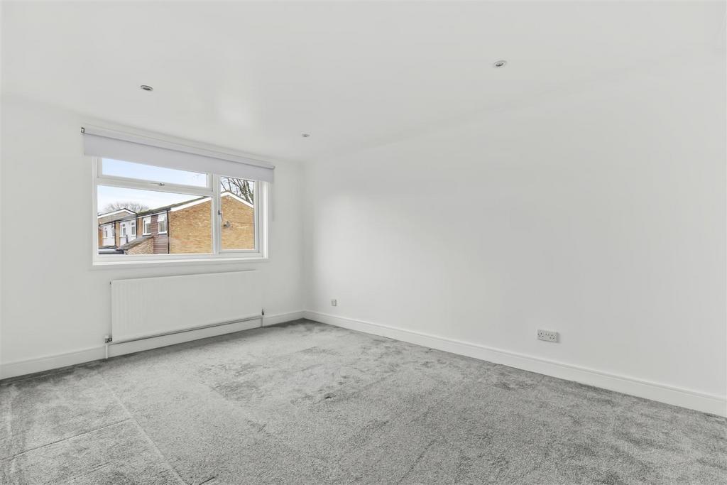238 Hithercroft Rd, HP13 5 RG-2.jpg