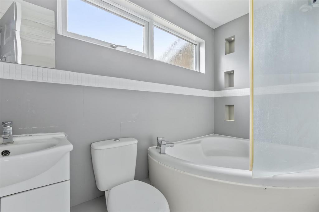 238 Hithercroft Rd, HP13 5 RG-4.jpg