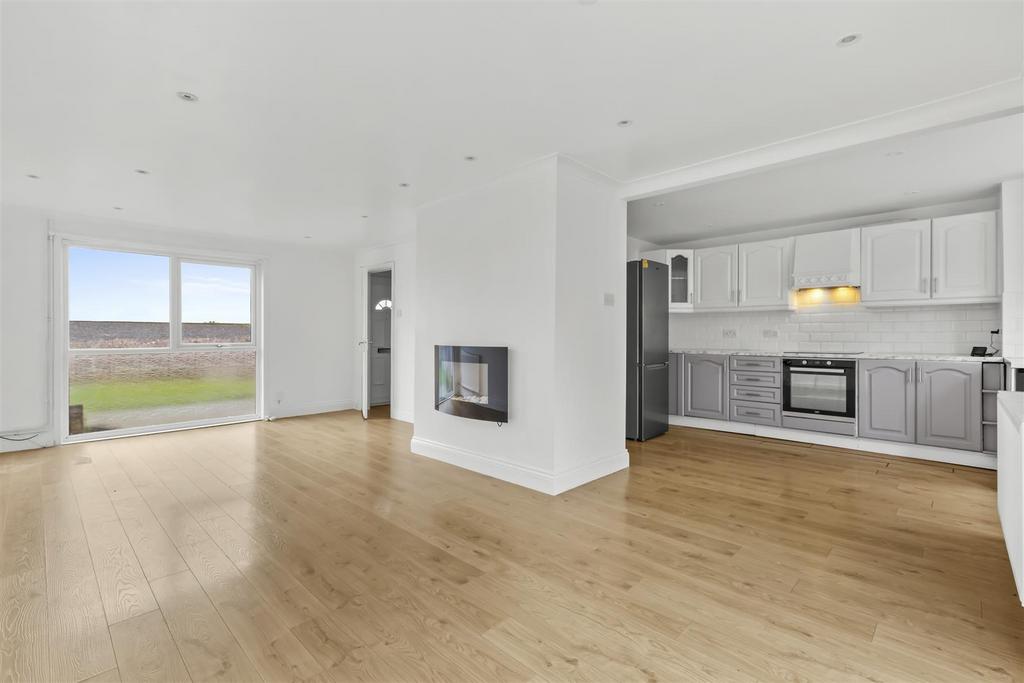 238 Hithercroft Rd, HP13 5 RG-7.jpg