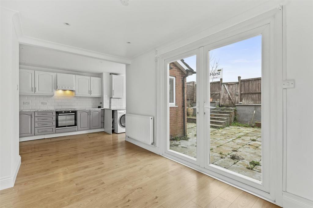 238 Hithercroft Rd, HP13 5 RG-8.jpg