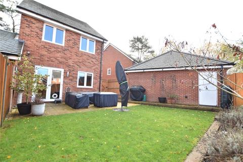 2 bedroom link detached house for sale, Warbler Road, Hampshire GU14