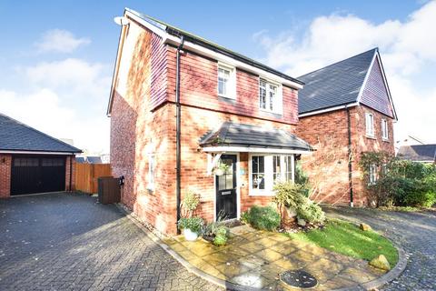 2 bedroom link detached house for sale, Warbler Road, Hampshire GU14