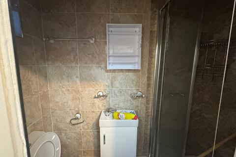 1 bedroom in a house share to rent, Croydon CR8
