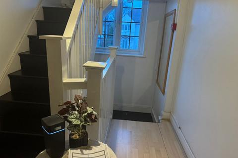 1 bedroom in a house share to rent, Croydon CR8