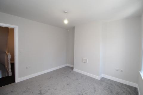 3 bedroom terraced house to rent, Mundella Road, Nottingham NG2