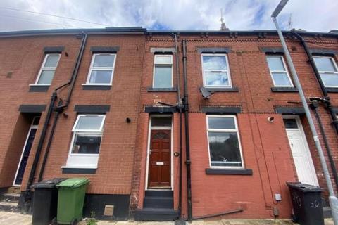 2 bedroom house to rent, Cleveleys Road, LS11