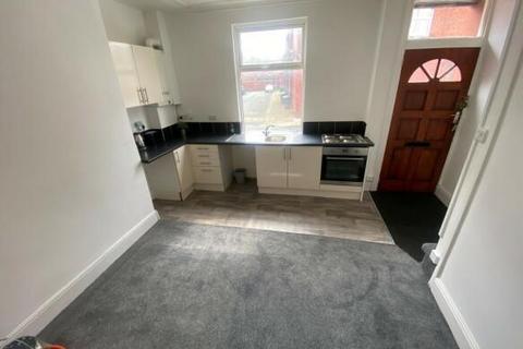 2 bedroom house to rent, Cleveleys Road, LS11