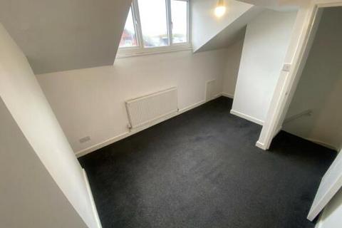 2 bedroom house to rent, Cleveleys Road, LS11