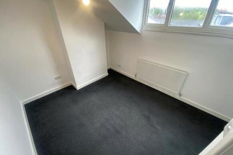 2 bedroom house to rent, Cleveleys Road, LS11