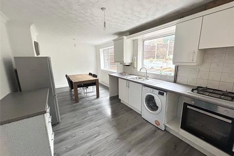 3 bedroom semi-detached house to rent, Harrogate Crescent, DE21