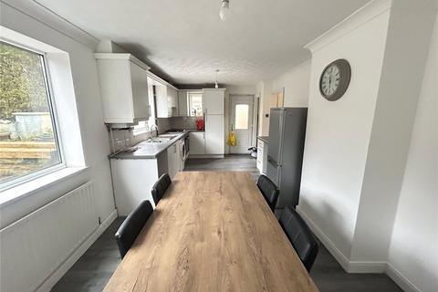3 bedroom semi-detached house to rent, Harrogate Crescent, DE21